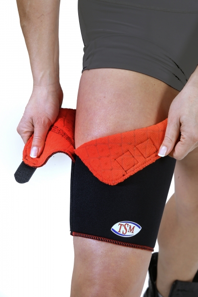 Einfaches Anlegen der TSM Oberschenkelbandage mit Klettverschluss und Noppen